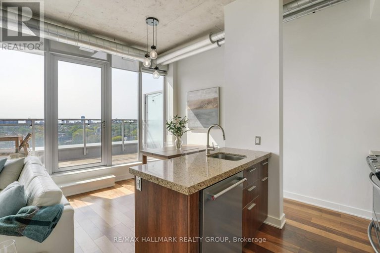28842721/penthouse-804-360-mcleod-street/ottawa-centre/ottawa/ontario/K2P1A9_17