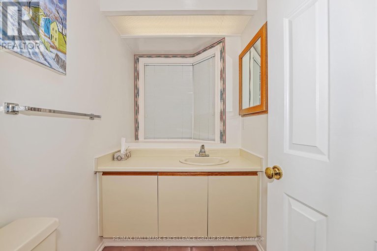 29093671/67-710-coronation-avenue/riverview-park/ottawa/ontario/K1G4G7_17