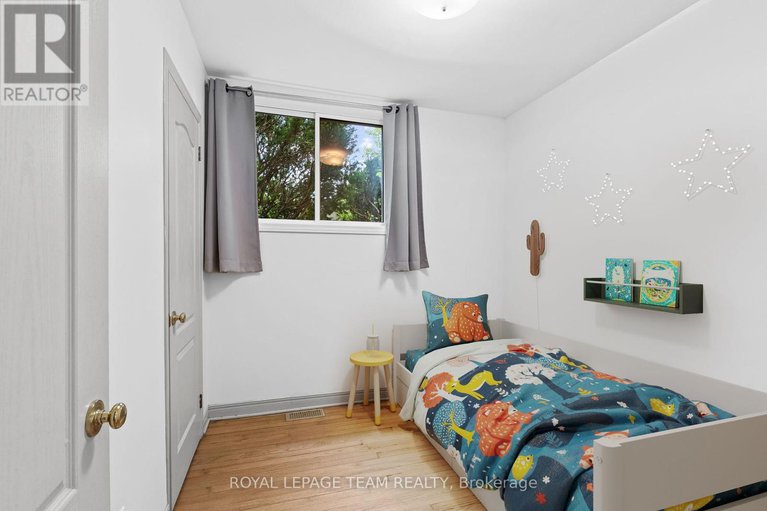 28660553/1952-fairbanks-avenue/alta-vistafaircrest-heights/ottawa/ontario/K1H5Y4_22