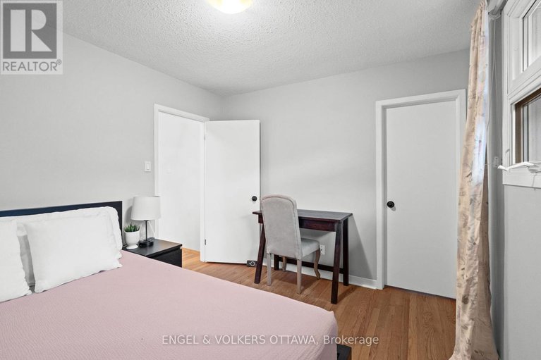 28548966/20-mohawk-crescent/bruce-farmgraham-parkqualicumbellands/ottawa/ontario/K2H7G6_24