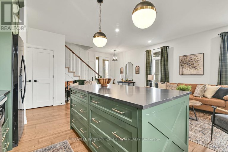 28534403/1684-trizisky-street/north-dundas-mountain-twp/north-dundas/ontario/K0E1S0_28