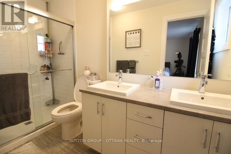 28894848/303-rue-de-l-etang-street/town-of-rockland/clarence-rockland/ontario/K4K0K1_17