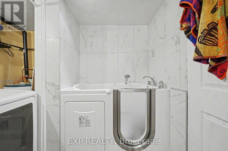 29430598/381-dominion-street-s/alexandria/north-glengarry/ontario/K0C1A0_15