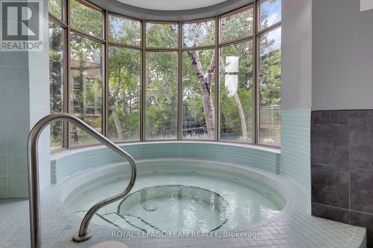 28815929/804-100-grant-carman-drive/borden-farmstewart-farmcarleton-heightsparkwood-hills/ottawa/ontario/K2E8B8_32