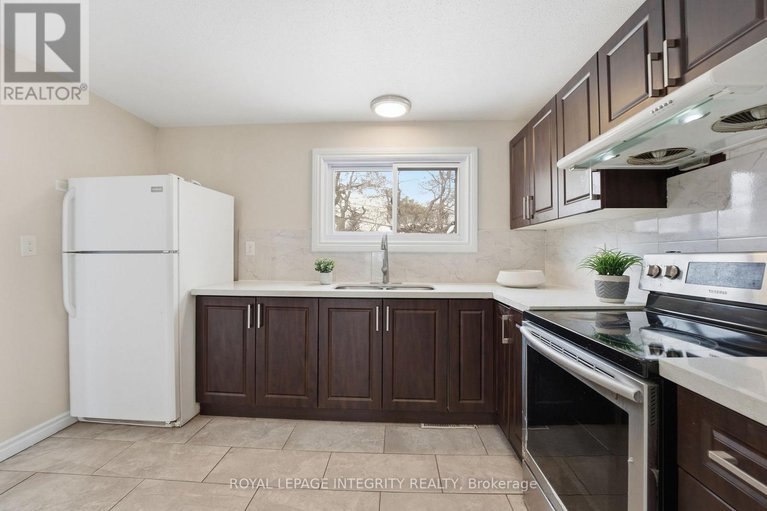 29384406/1281-meadowlands-drive-e/city-viewskylinefisher-heightsparkwood-hills/ottawa/ontario/K2E6K4_16