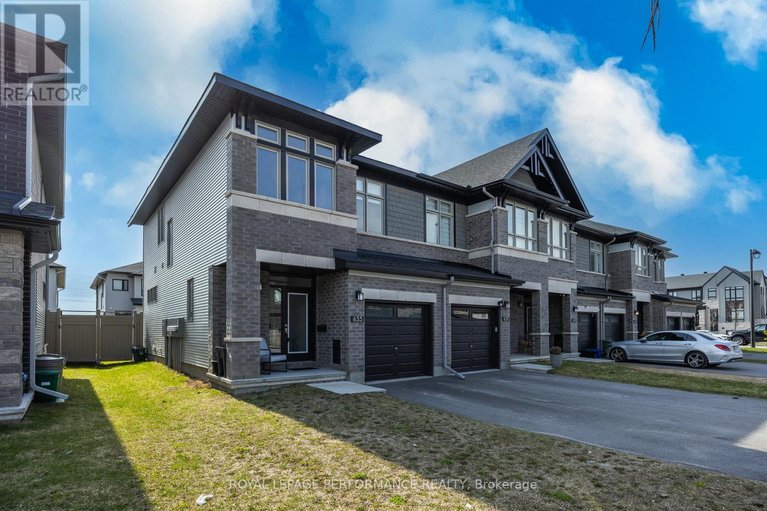 29649024/635-cordelette-circle/mer-bleuebradley-estatesanderson-park/ottawa/ontario/K1W0P2_2