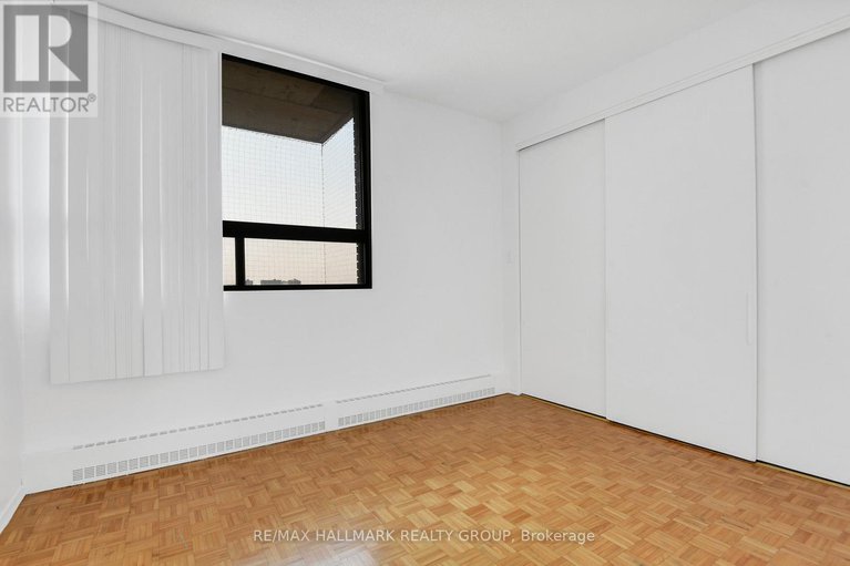 28666864/9a-400-laurier-avenue-e/sandy-hill/ottawa/ontario/K1N8Y2_31