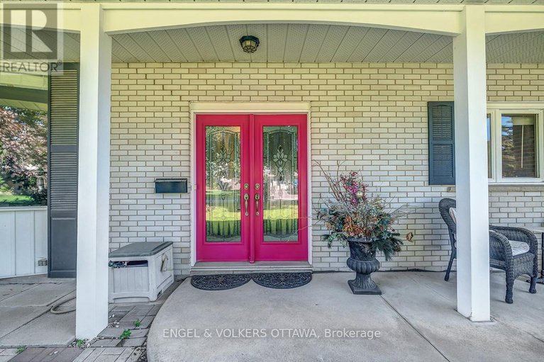 28808789/3-mohawk-crescent/bruce-farmgraham-parkqualicumbellands/ottawa/ontario/K2H7G7_3
