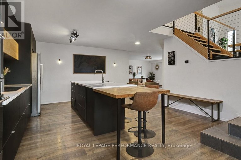 29674269/510-foxview-place/cfb-rockcliffe-and-area/ottawa/ontario/K1K4C4_7