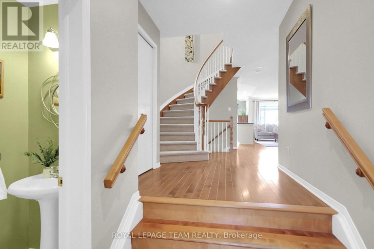 28277167/484-meadowbreeze-drive/emerald-meadowstrailwest/ottawa/ontario/K2M2T6_2