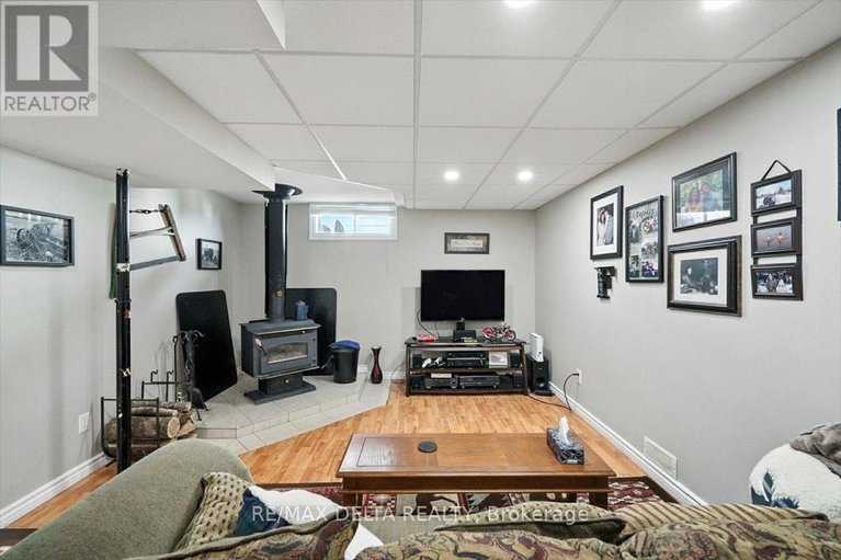 28749415/444-gilles-street/town-of-rockland/clarence-rockland/ontario/K4K1H4_26