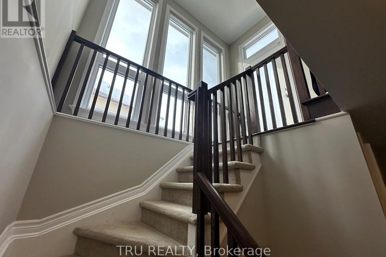 29338433/130-eric-maloney-way/blossom-parkkemp-parkfindlay-creek/ottawa/ontario/K1T0R1_25