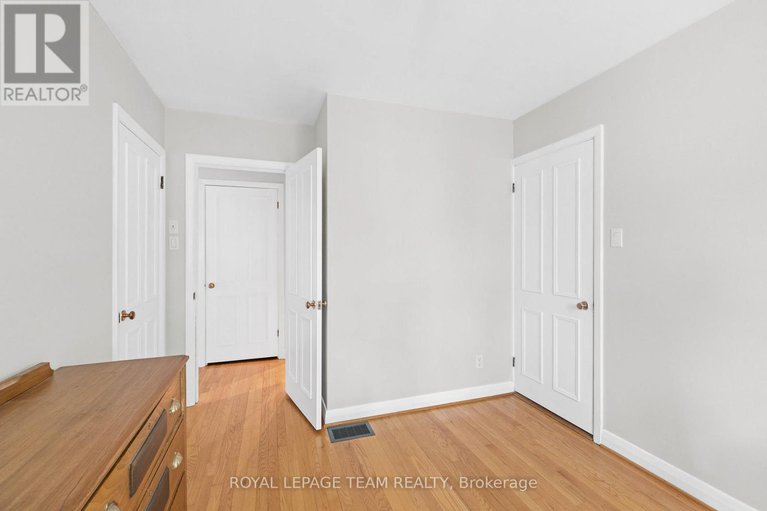 28476575/56-ryeburn-drive/riverside-southgloucester-glen/ottawa/ontario/K1V1H5_26