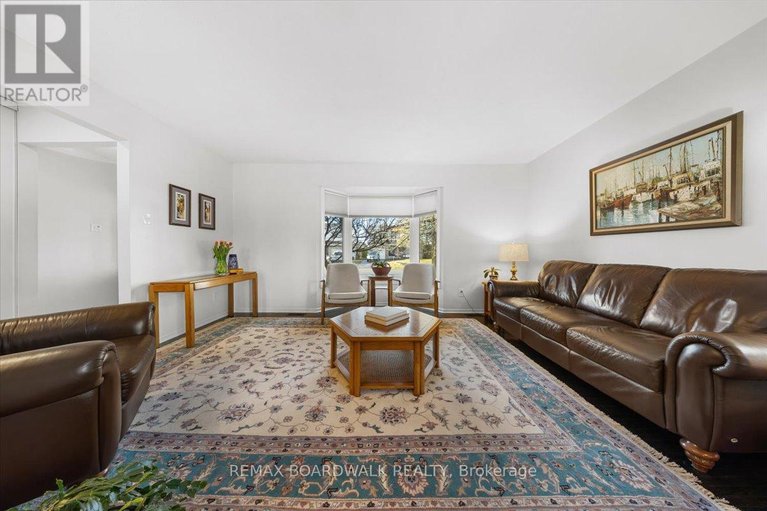 29633977/6241-st-albans-court/convent-glen-north/ottawa/ontario/K1C3C5_6