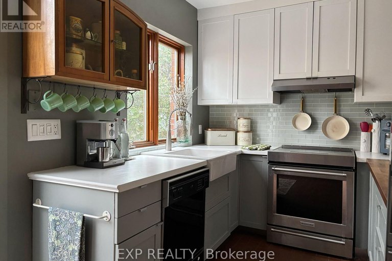 29677911/145-blackburn-avenue/sandy-hill/ottawa/ontario/K1N8A6_11