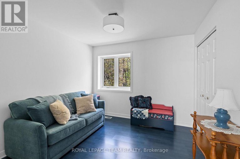28339278/5517-cedar-drive/manotick-east-to-manotick-station/ottawa/ontario/K4M1B4_29