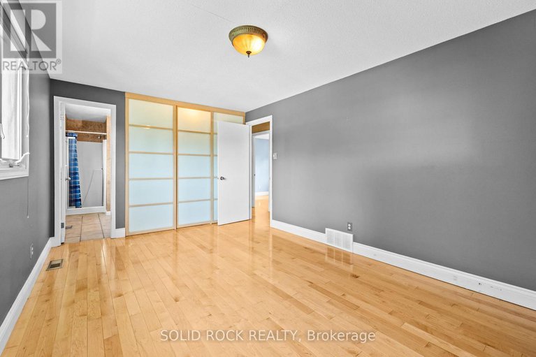28407266/1631-charbonneau-street/bilberry-creekqueenswood-heights/ottawa/ontario/K1E2J6_26