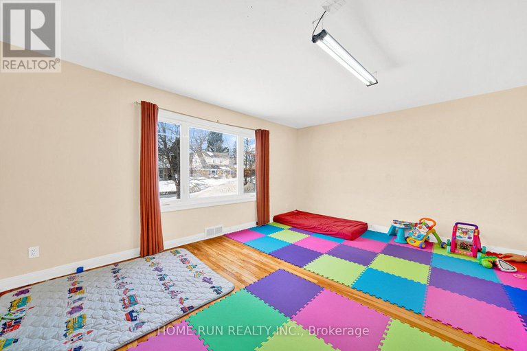 29367174/546-donald-street/castle-heightsrideau-high/ottawa/ontario/K1K1L7_14