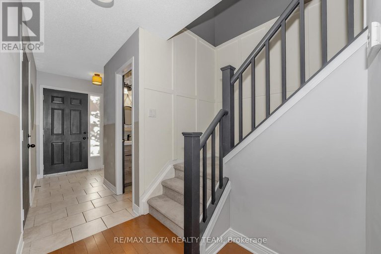 29041515/1423-caravel-crescent/bilberry-creekqueenswood-heights/ottawa/ontario/K1E3P5_12