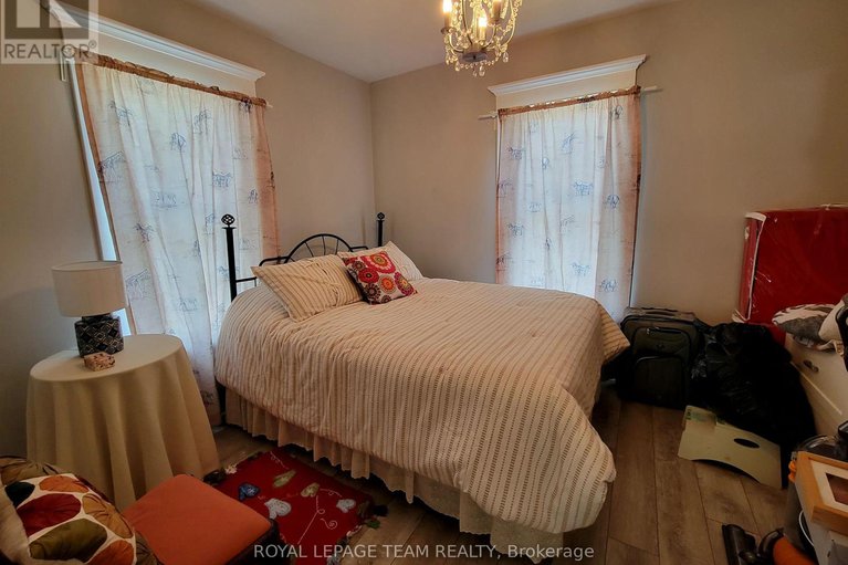28427099/16-peter-street-s/maxville/north-glengarry/ontario/K0C1T0_25