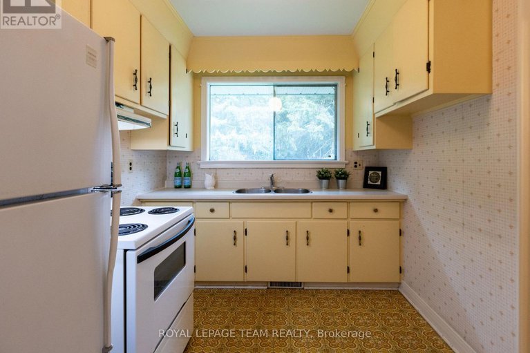 28997575/1231-ridgemont-avenue/ridgemont/ottawa/ontario/K1V6E6_10