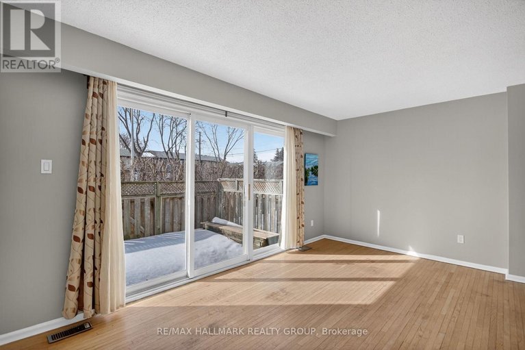 29672742/427-moodie-drive/bells-corners/ottawa/ontario/K2H8A5_13