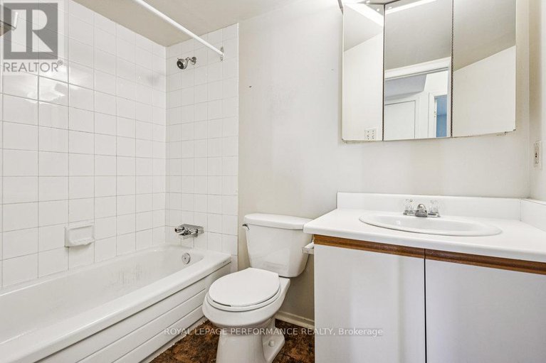 29052413/205-266-lorry-greenberg-drive/hunt-club-parkgreenboro/ottawa/ontario/K1T3J9_21