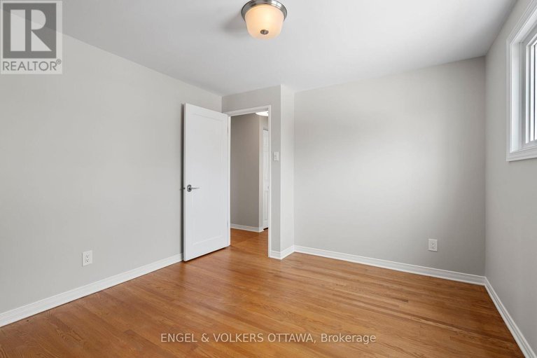 29579181/2125-valley-drive/elmvale-acresurbandale/ottawa/ontario/K1G2P6_23