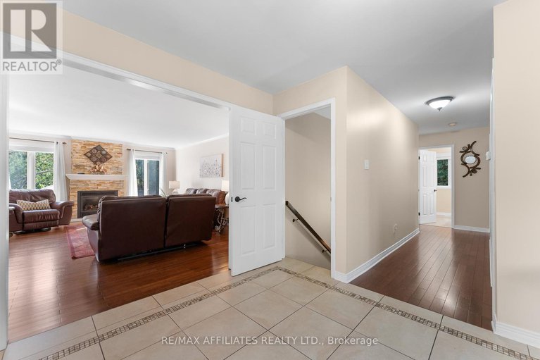 28985818/14-panandrick-view-drive/rural-kanata-central/ottawa/ontario/K2W1A5_17