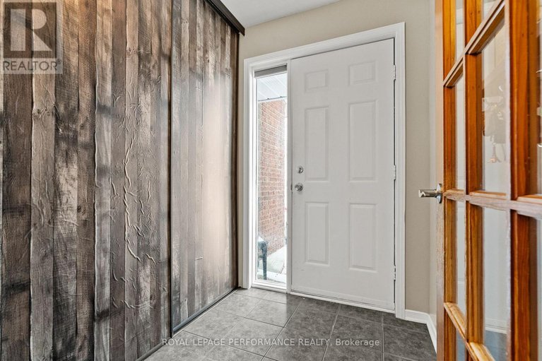 29329137/690-princess-louise-drive/fallingbrookridgemount/ottawa/ontario/K4A2C1_3