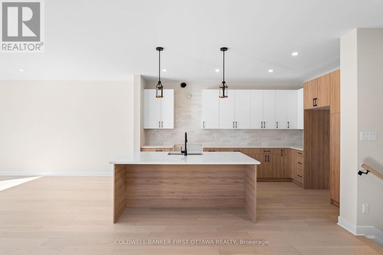 28450244/279-enclave-walk/mer-bleuebradley-estatesanderson-park/ottawa/ontario/K1W0J5_10