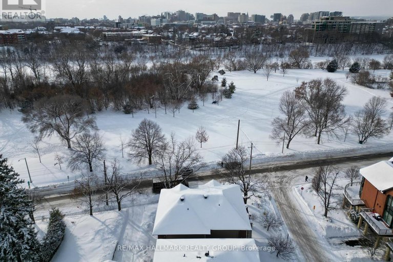 29303605/1111-north-river-road/overbrook/ottawa/ontario/K1K3W2_44