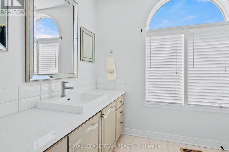 29069392/1105-cindy-hill-crescent/manotick-long-island-nicholls-island/ottawa/ontario/K4M1E8_36