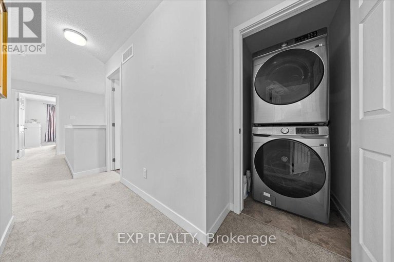 29305395/307-686-quilter-row/goulbourn-twp-from-franktown-rdsouth-to-rideau/ottawa/ontario/K0A2Z0_23