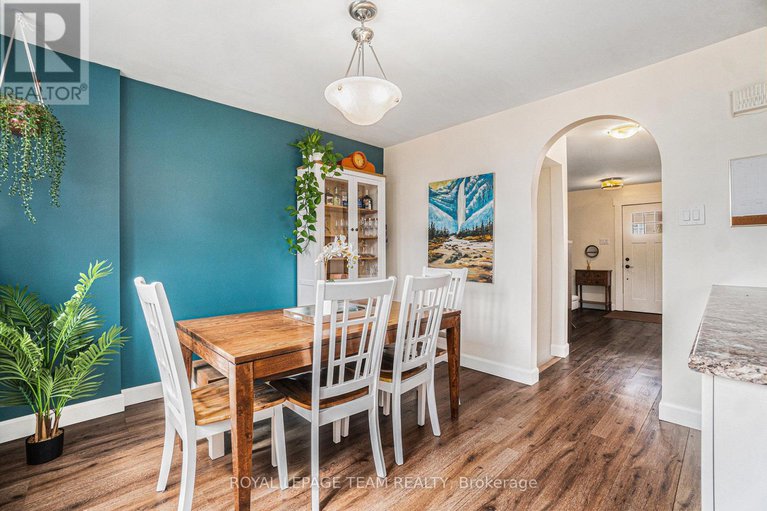 28648359/1352-maxime-street/pineview/ottawa/ontario/K1B3L1_8