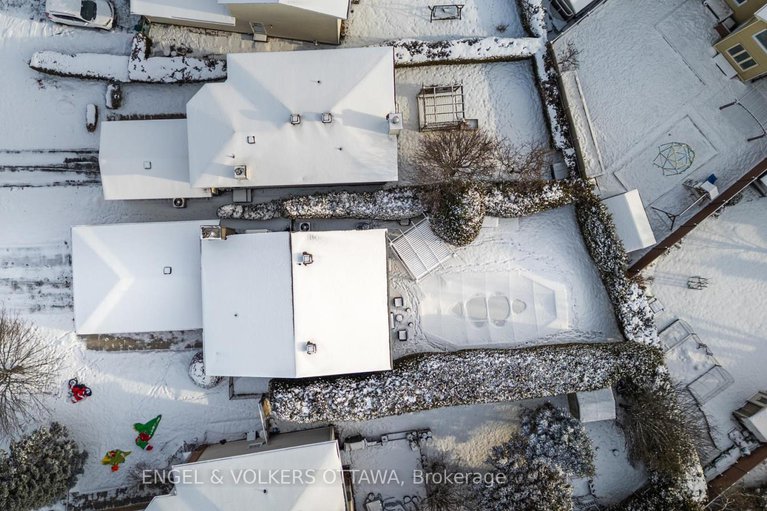 29176704/29-valley-ridge-street/borden-farmstewart-farmcarleton-heightsparkwood-hills/ottawa/ontario/K2E7W3_48