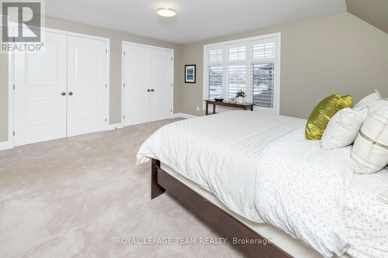 28933926/213-cabrelle-place-e/manotick-village-manotick-estates/ottawa/ontario/K4M0A9_29