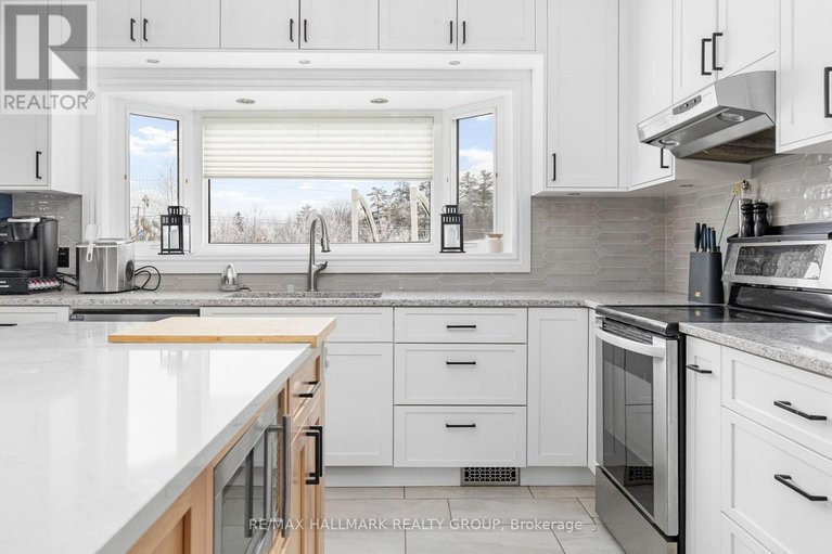 29631798/1421-talcy-crescent/fallingbrookridgemount/ottawa/ontario/K4A3C6_18