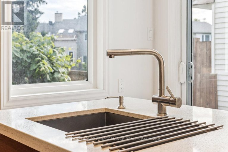 29029573/6-gillespie-crescent/hunt-club-woods/ottawa/ontario/K1V9X8_22