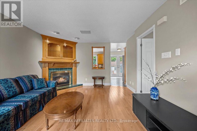 28623558/1694-toulouse-crescent/orleanssunridge/ottawa/ontario/K1C6K3_9