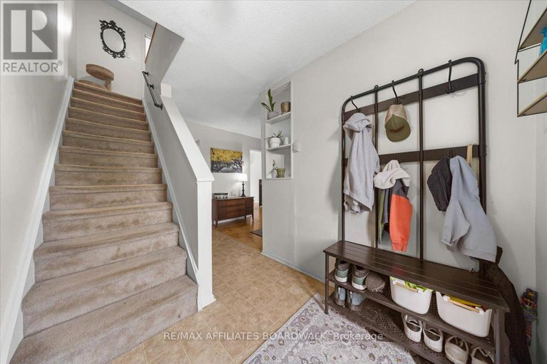28397301/40-3239-bannon-way/blossom-parkkemp-parkfindlay-creek/ottawa/ontario/K1T1T2_3