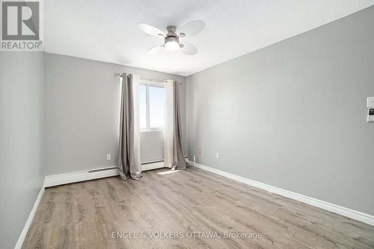 28428926/817-20-chesterton-drive/borden-farmstewart-farmcarleton-heightsparkwood-hills/ottawa/ontario/K2E6Z7_27