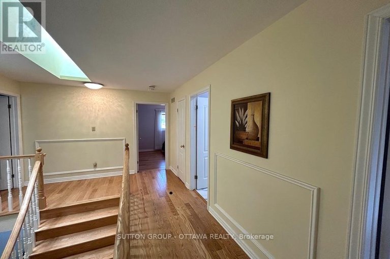 28486818/32-cellini-court-w/hunt-club-park/ottawa/ontario/K1G5K3_28