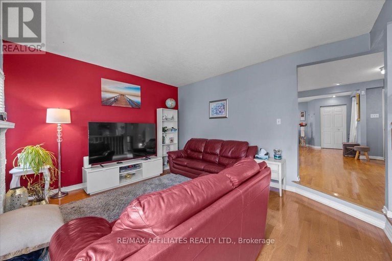 28458196/300-sylvie-terrace/bilberry-creekqueenswood-heights/ottawa/ontario/K1E3M2_11