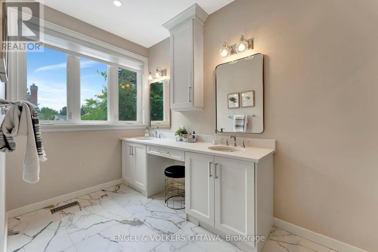 28838272/14-belton-avenue/stittsville-central/ottawa/ontario/K2S1G7_32