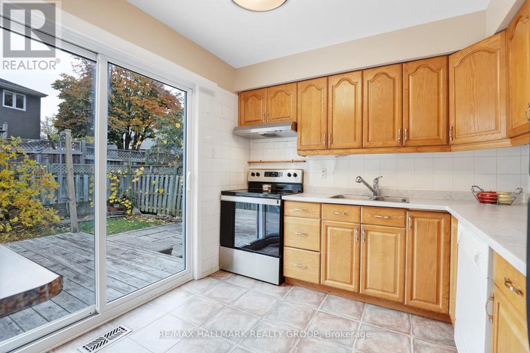 29030661/1637-saxony-crescent/pineview/ottawa/ontario/K1B5K8_14