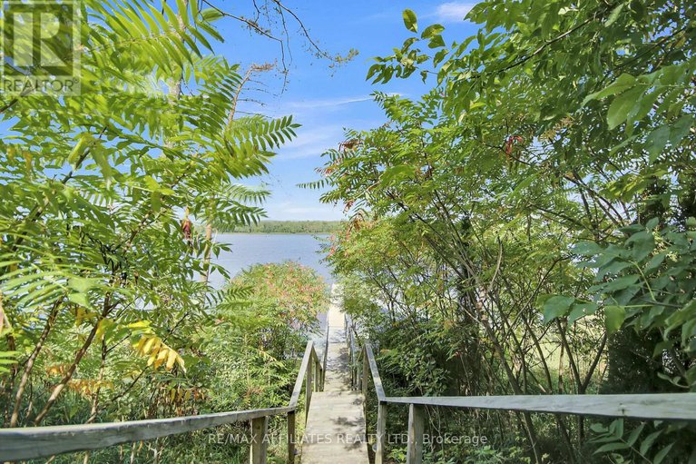 28898868/300-riverwood-drive/woodlawnmaclarens-landingkilmaurs/ottawa/ontario/K0A3M0_22