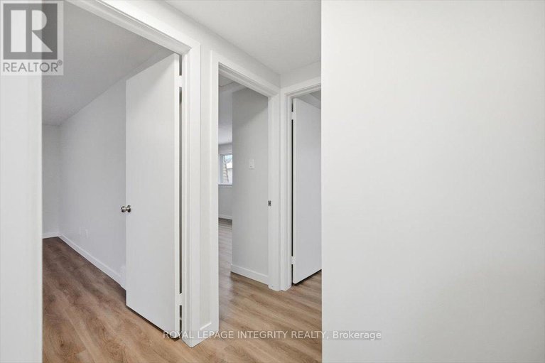 29214221/809-vinette-crescent/chatelaine-village/ottawa/ontario/K1E1X1_24