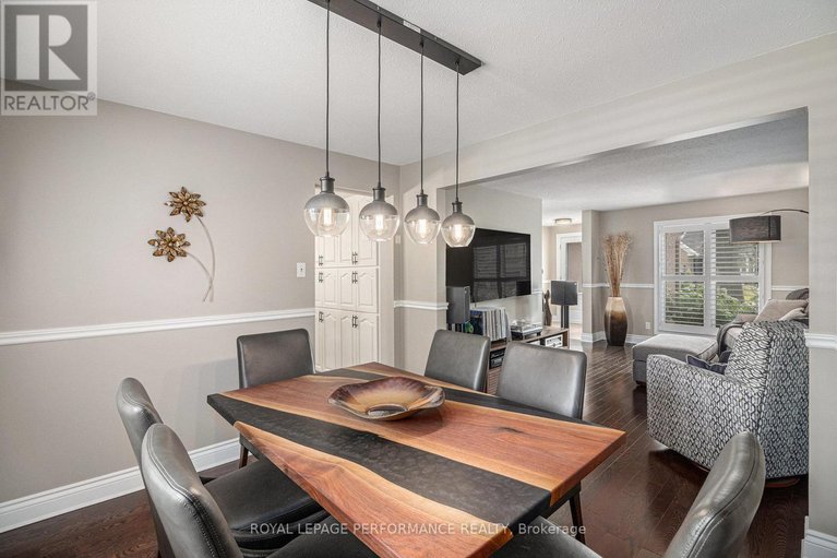 29629038/653-thicket-way/fallingbrookgardenway-south/ottawa/ontario/K4A3A7_11