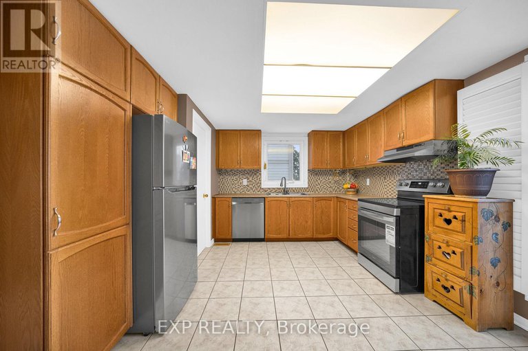 29415894/4-huntersfield-drive/hunt-club-parkgreenboro/ottawa/ontario/K1T3E4_11